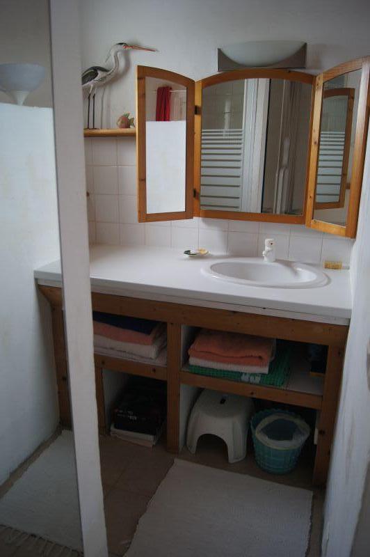 Photo 5 : SALLEDEBAIN d'une maison située à Saint-Clément-des-Baleines, île de Ré.