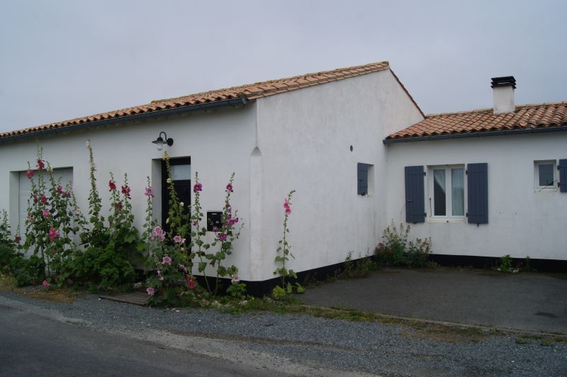 Photo 8 : EXTERIEUR d'une maison située à Saint-Clement, île de Ré.