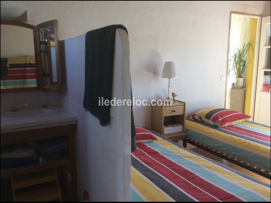 Photo 14 : SALLEDEBAIN d'une maison située à Saint-Clément-des-Baleines, île de Ré.