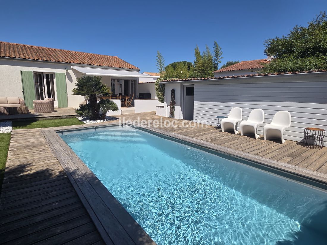 Photo 8 : PISCINE d'une maison situ&eacute;e &agrave; Saint-Martin-de-R&eacute;, &icirc;le de R&eacute;.