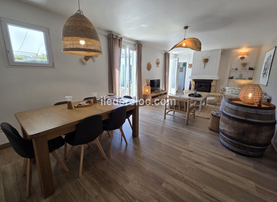 Photo 14 : SEJOUR d'une maison situ&eacute;e &agrave; Saint-Martin-de-R&eacute;, &icirc;le de R&eacute;.