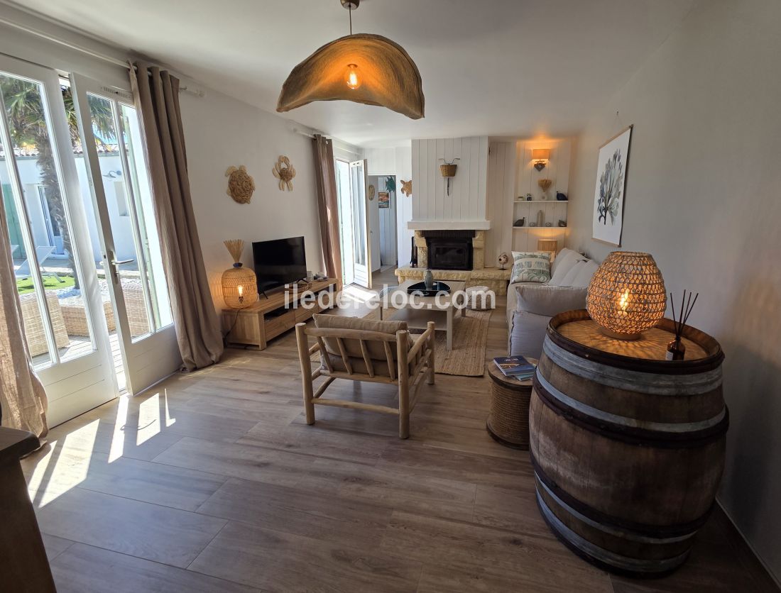 Photo 10 : SEJOUR d'une maison situ&eacute;e &agrave; Saint-Martin-de-R&eacute;, &icirc;le de R&eacute;.