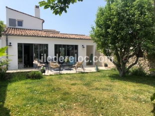 Ile de Ré:Rare i maison et jardin de charme en cÅ“ur village à 5' à pied de la plage