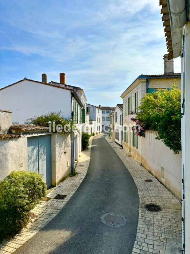 Photo 16 : EXTERIEUR d'une maison située à Ars en Ré, île de Ré.