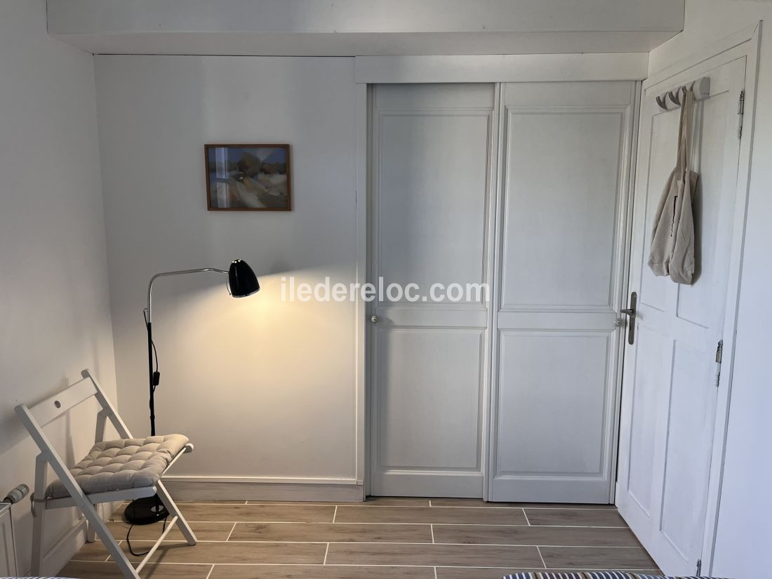 Photo 17 : CHAMBRE d'une maison situ&eacute;e &agrave; Loix, &icirc;le de R&eacute;.