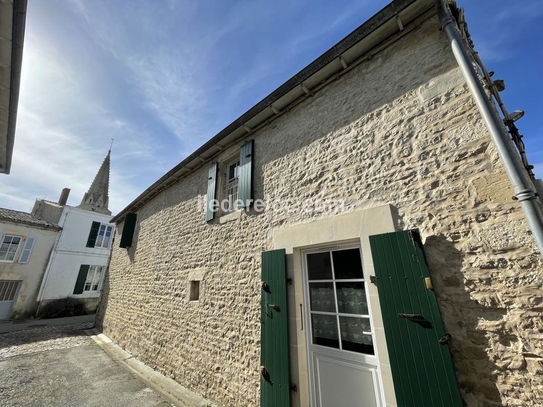 Photo 1 : EXTERIEUR d'une maison située à Sainte-Marie-de-Ré, île de Ré.