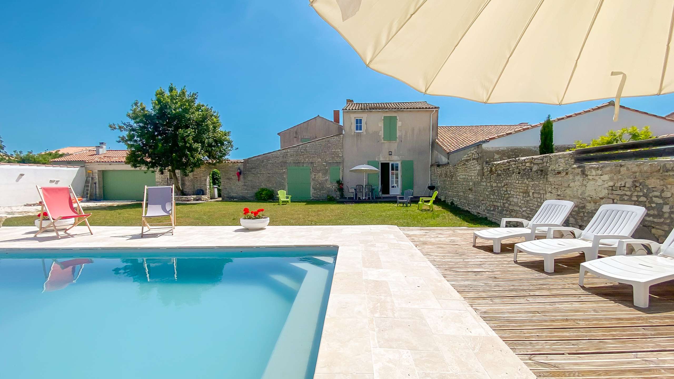 Photo 1 :  d'une maison située à Sainte-Marie, île de Ré.