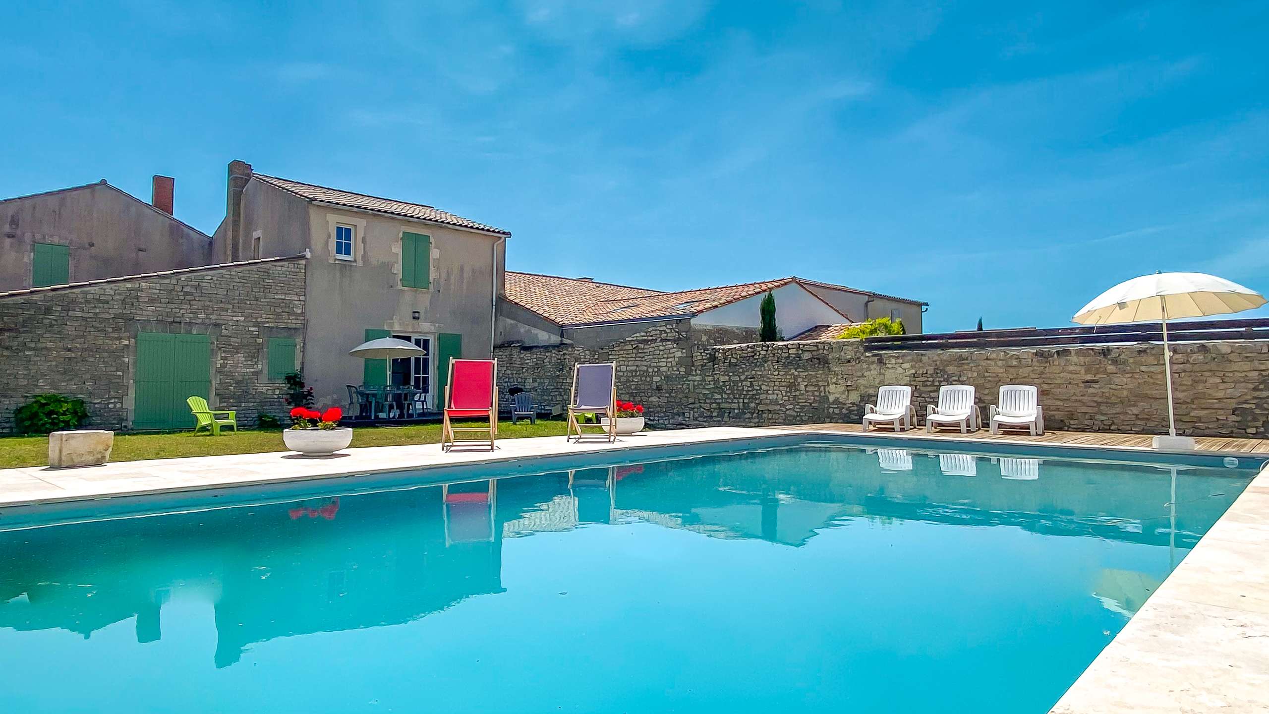 Photo 2 :  d'une maison située à Sainte-Marie, île de Ré.