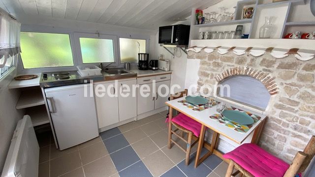 Photo 2 : CUISINE d'une maison située à Le Bois-Plage-en-Ré, île de Ré.