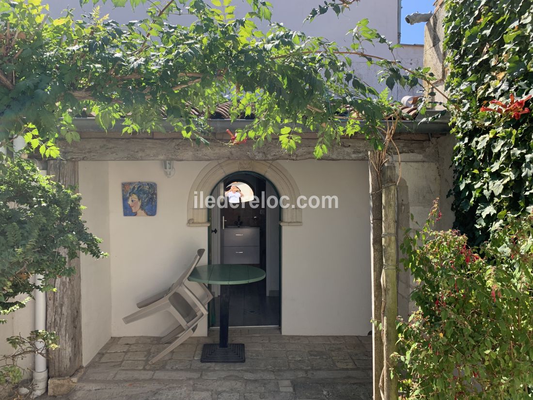 Photo 1 : PATIO d'une maison située à Le Bois-Plage-en-Ré, île de Ré.