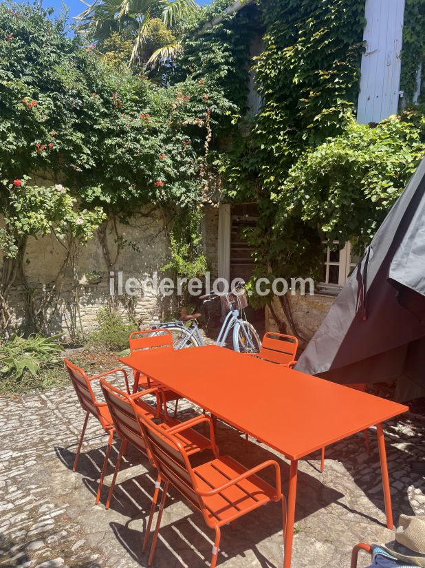 Photo 2 : PATIO d'une maison située à La Couarde-sur-mer, île de Ré.