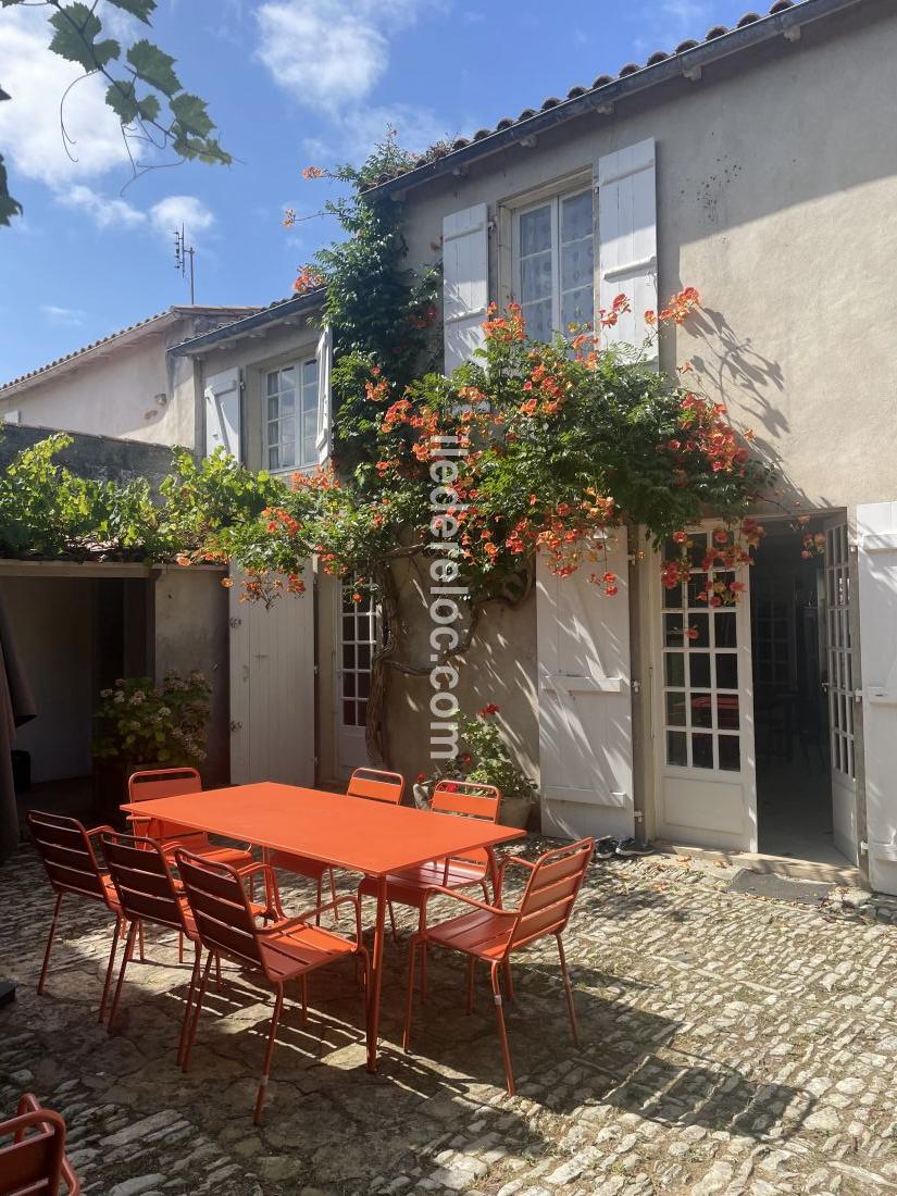 Photo 1 : EXTERIEUR d'une maison située à La Couarde-sur-mer, île de Ré.