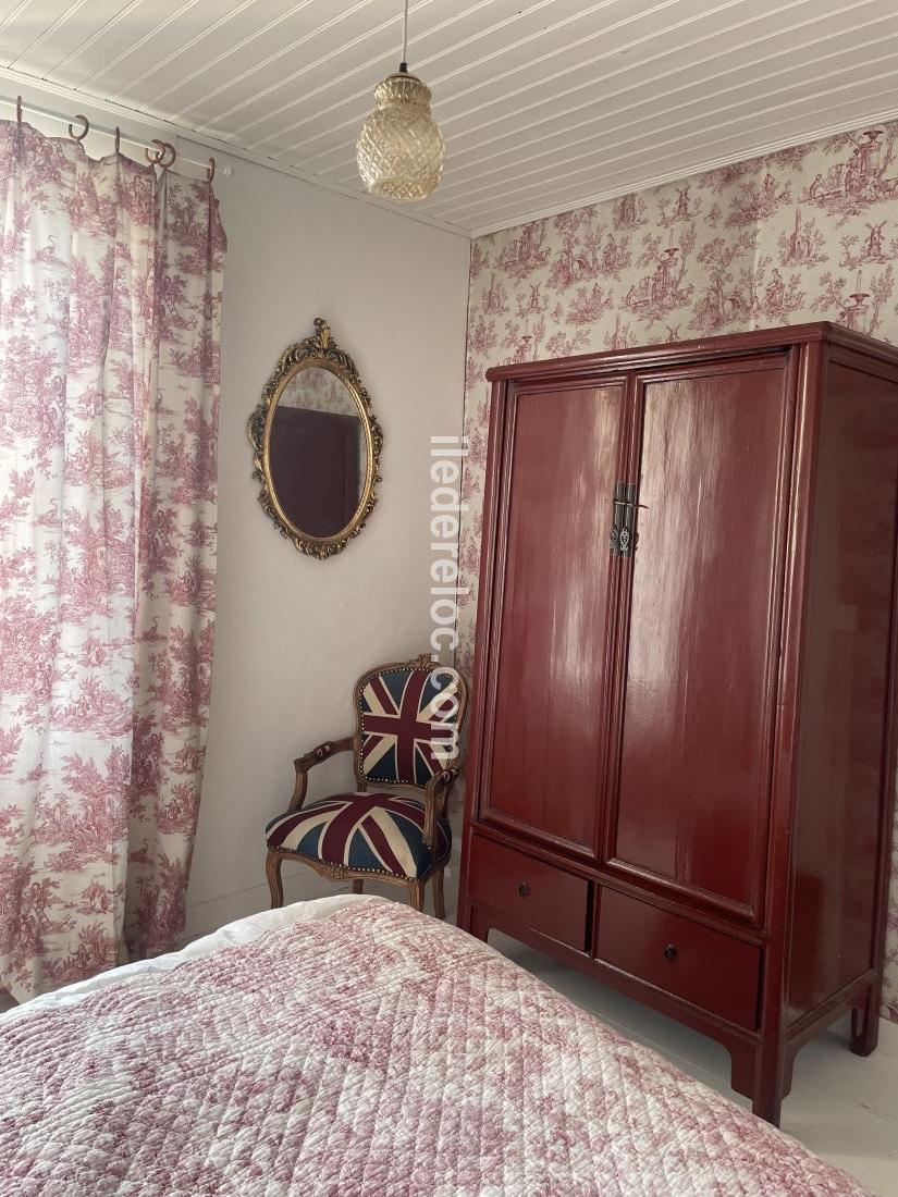 Photo 15 : CHAMBRE d'une maison située à La Couarde-sur-mer, île de Ré.