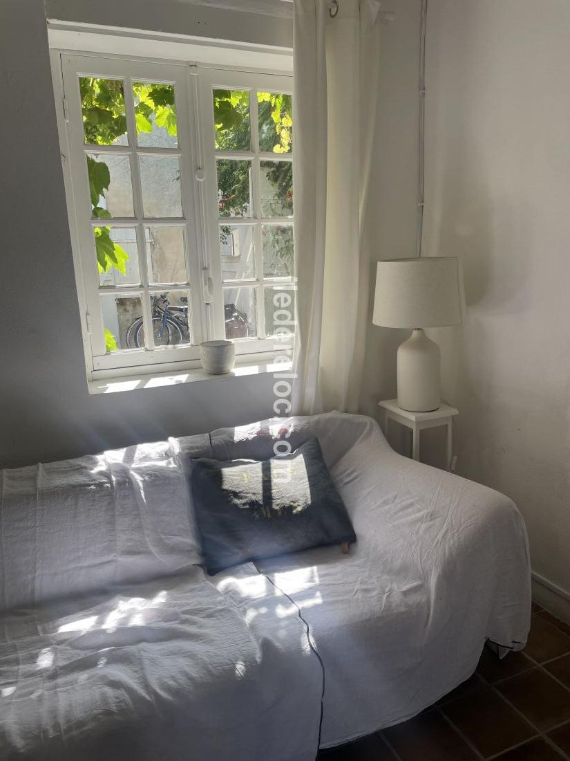 Photo 22 : CHAMBRE d'une maison située à La Couarde-sur-mer, île de Ré.