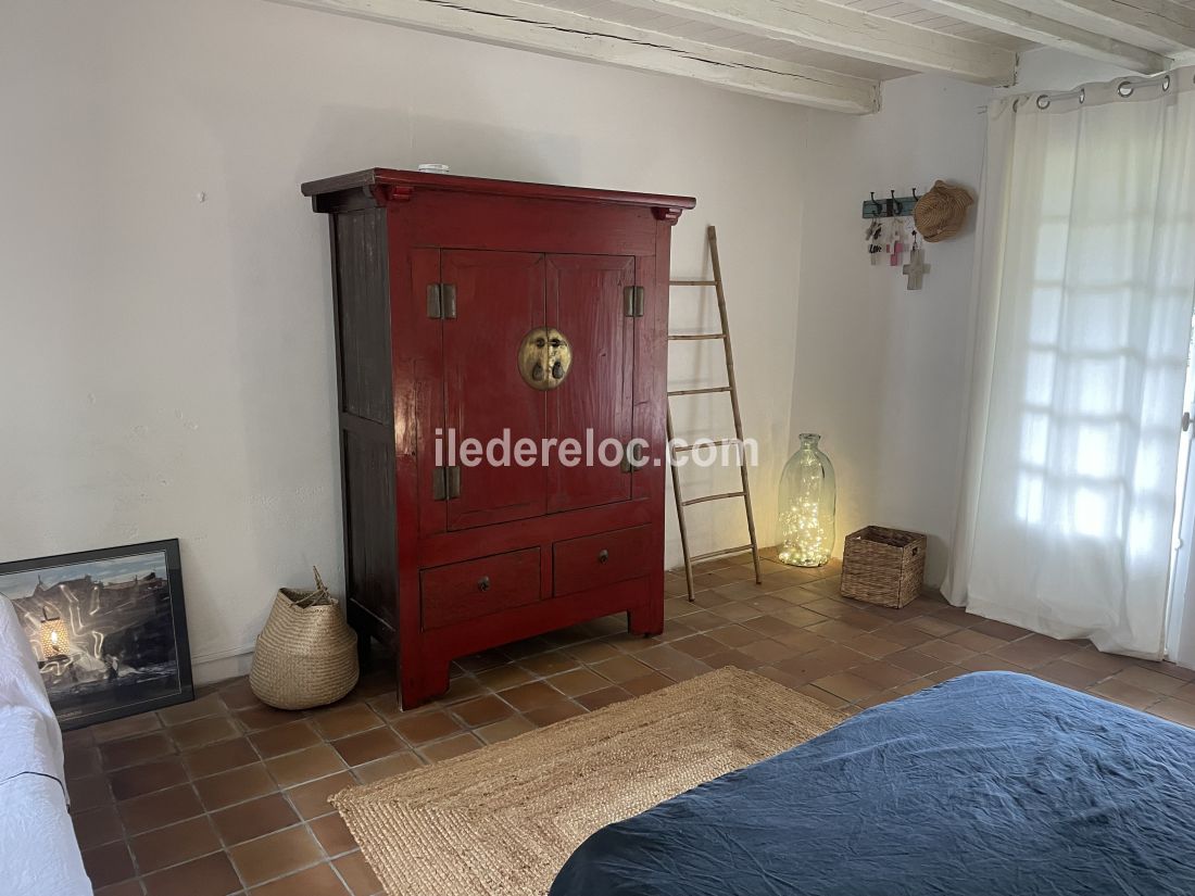 Photo 12 : CHAMBRE d'une maison située à La Couarde-sur-mer, île de Ré.