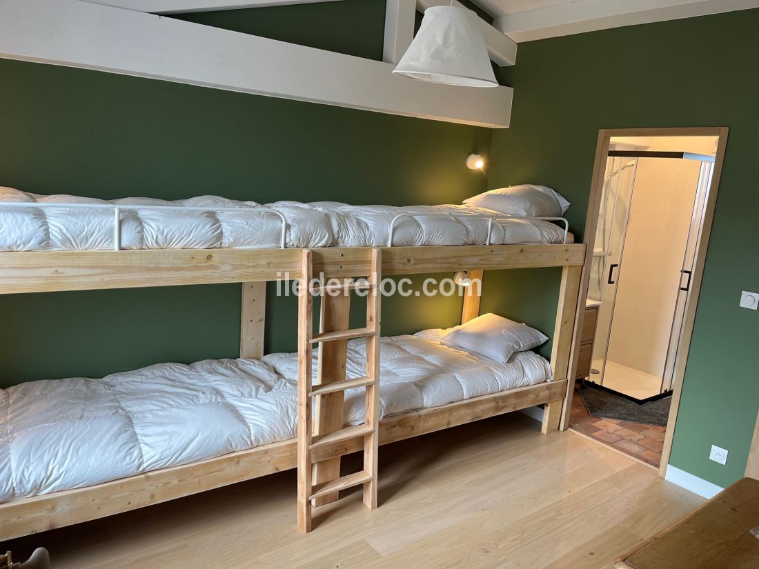 Photo 13 : CHAMBRE d'une maison situ&eacute;e &agrave; La Couarde-sur-mer, &icirc;le de R&eacute;.