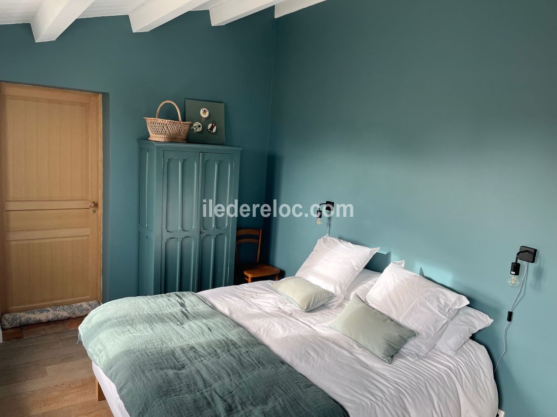 Photo 14 : CHAMBRE d'une maison situ&eacute;e &agrave; La Couarde-sur-mer, &icirc;le de R&eacute;.