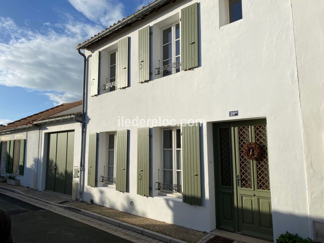 Photo 5 : EXTERIEUR d'une maison situ&eacute;e &agrave; La Couarde-sur-mer, &icirc;le de R&eacute;.