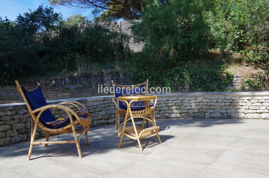 Photo 2 : TERRASSE d'une maison située à Le Bois-Plage-en-Ré, île de Ré.