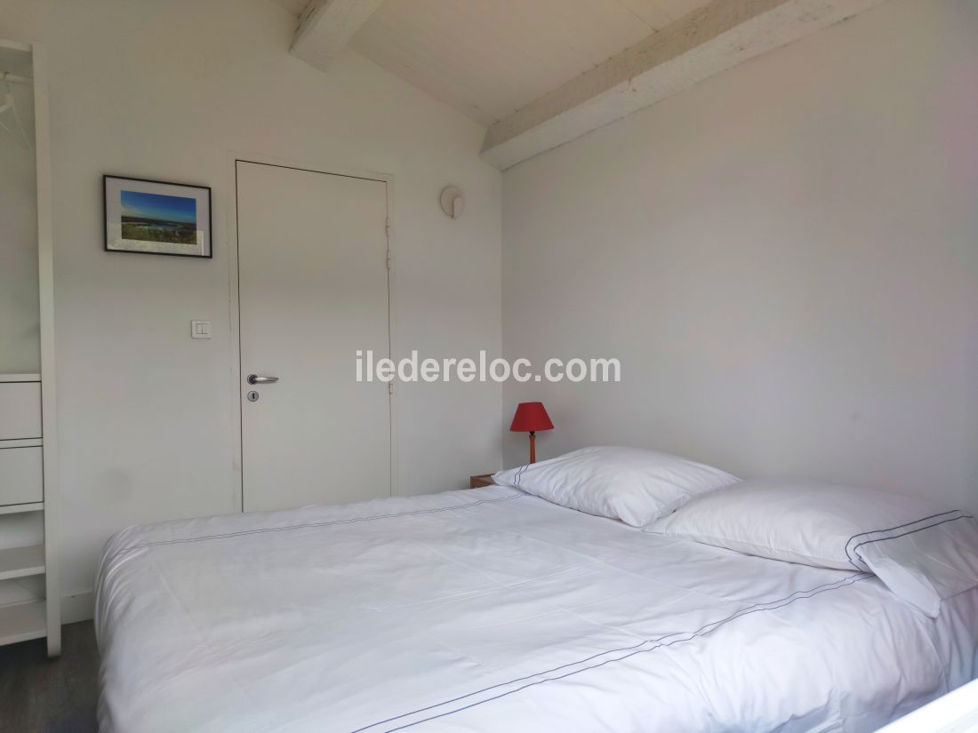 Photo 14 : CHAMBRE d'une maison située à Le Bois-Plage-en-Ré, île de Ré.