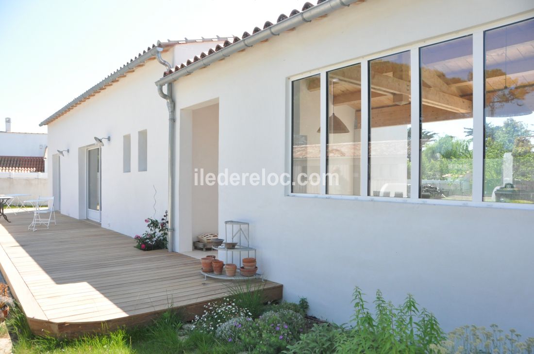 Photo 1 : EXTERIEUR d'une maison située à Les Portes-en-Ré, île de Ré.