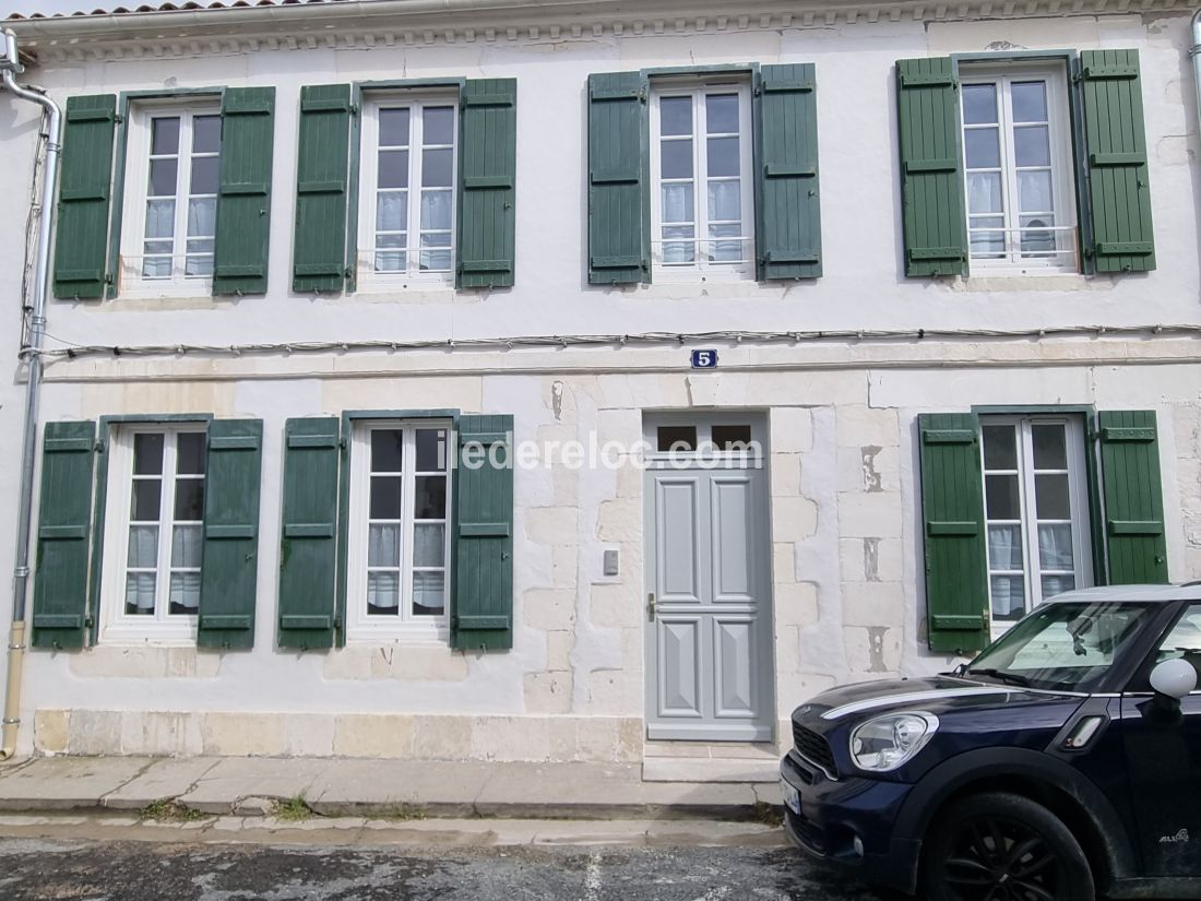 Photo 12 : ENTREE d'une maison située à La Couarde-sur-mer, île de Ré.