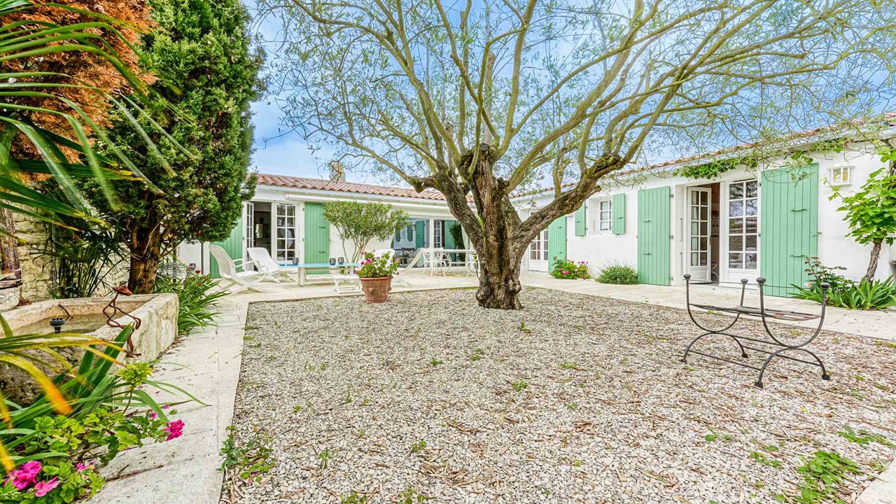 Photo 1 :  d'une maison située à La Flotte-en-Ré, île de Ré.