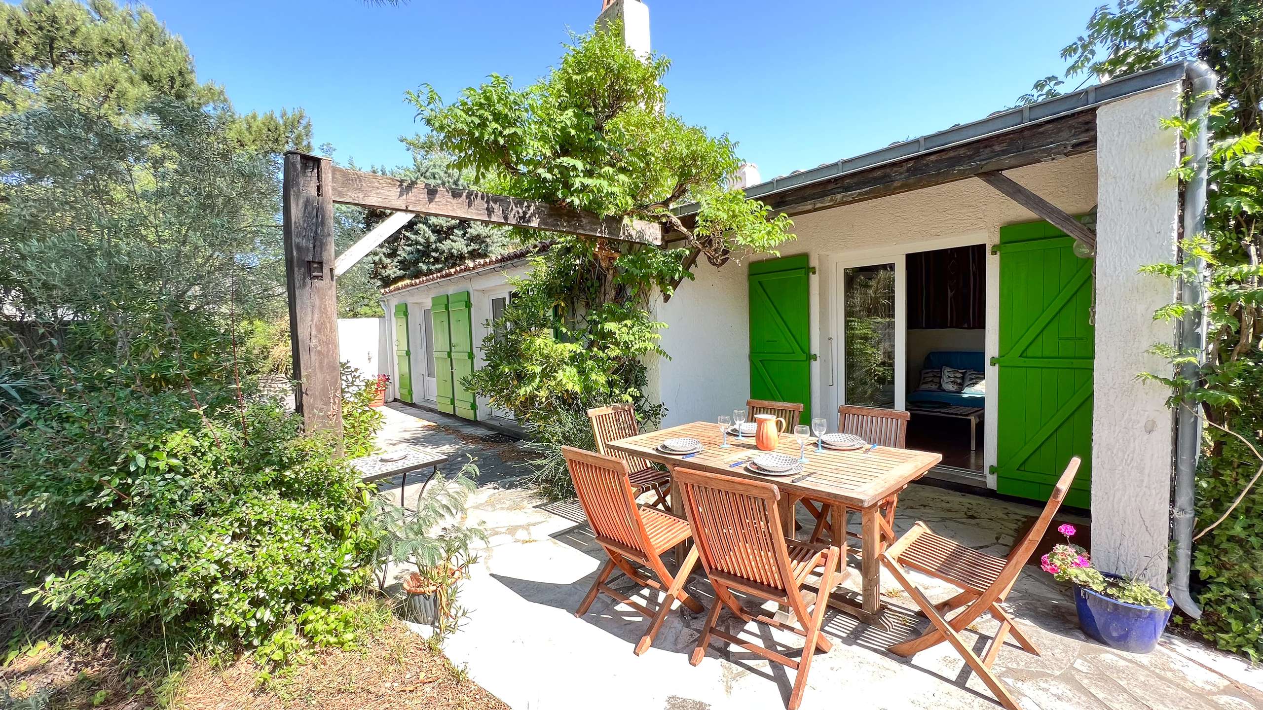 Photo 1 :  d'une maison située à Le Bois-Plage-en-Ré, île de Ré.