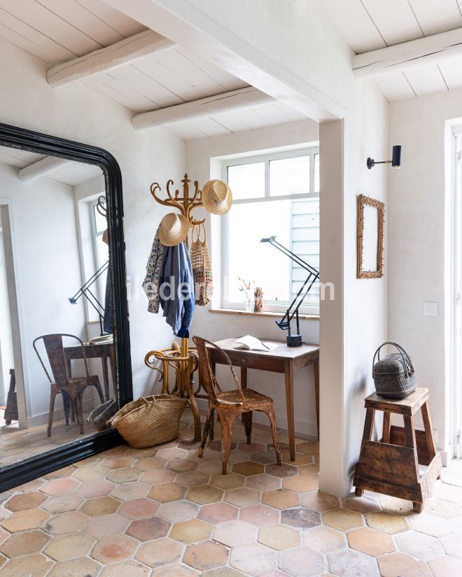 Photo 9 : ENTREE d'une maison situ&eacute;e &agrave; Ars en R&eacute;, &icirc;le de R&eacute;.
