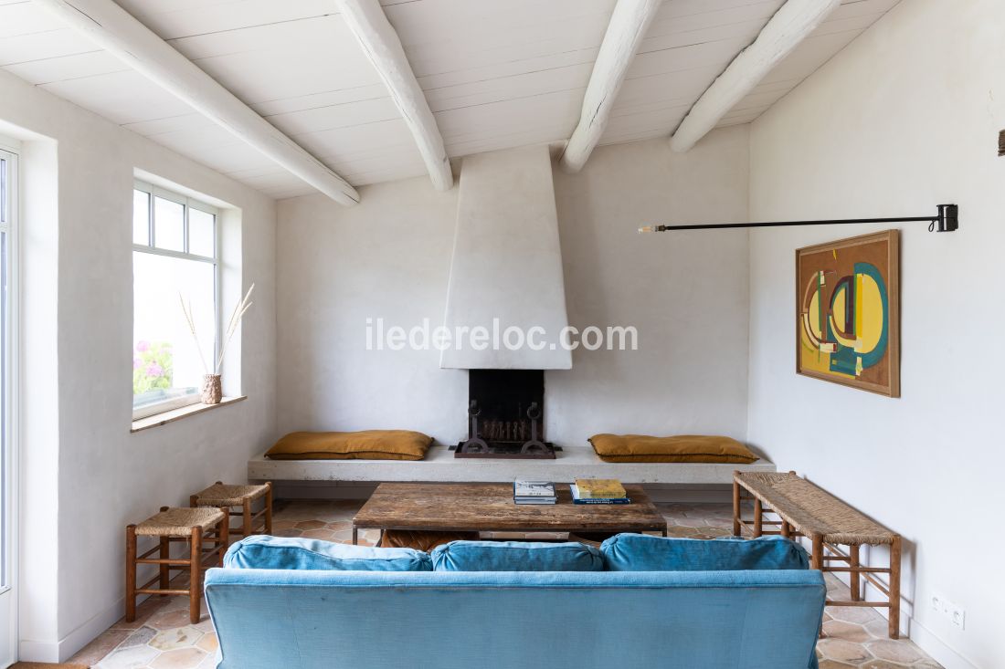 Photo 7 : SEJOUR d'une maison situ&eacute;e &agrave; Ars en R&eacute;, &icirc;le de R&eacute;.
