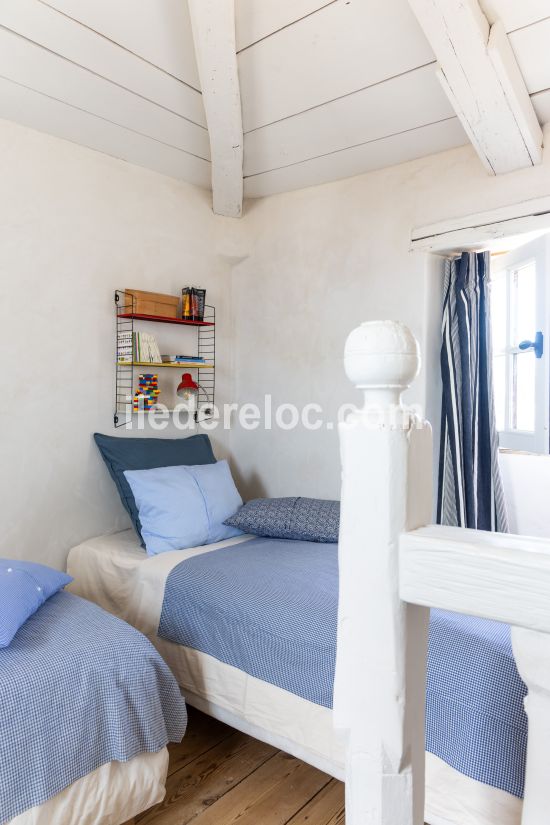 Photo 17 : CHAMBRE d'une maison situ&eacute;e &agrave; Ars en R&eacute;, &icirc;le de R&eacute;.
