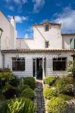 Ile de R&eacute;:Maison de village familiale avec piscine, 2 cours, jardin, préaux