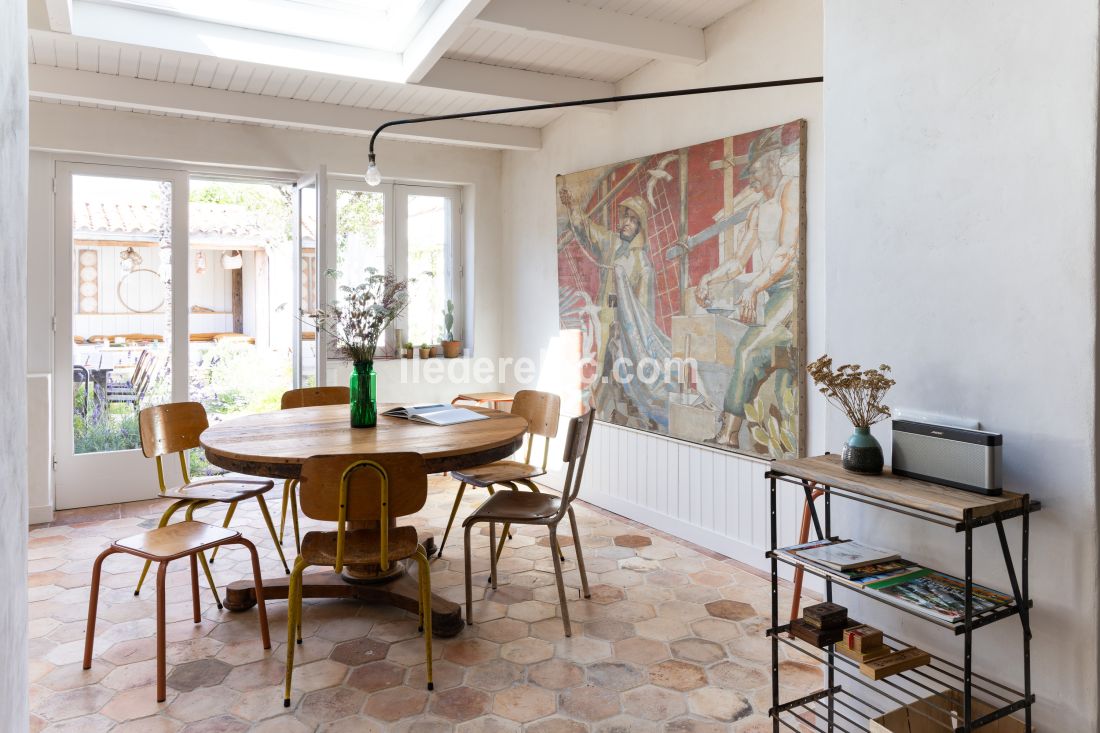 Photo 10 : SEJOUR d'une maison situ&eacute;e &agrave; Ars en R&eacute;, &icirc;le de R&eacute;.