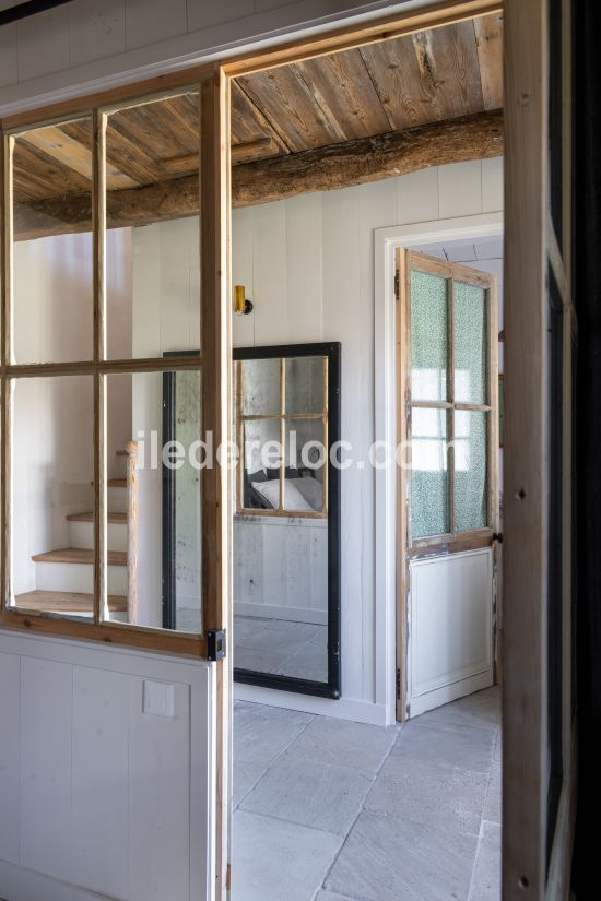 Photo 18 : ENTREE d'une maison situ&eacute;e &agrave; Ars en R&eacute;, &icirc;le de R&eacute;.
