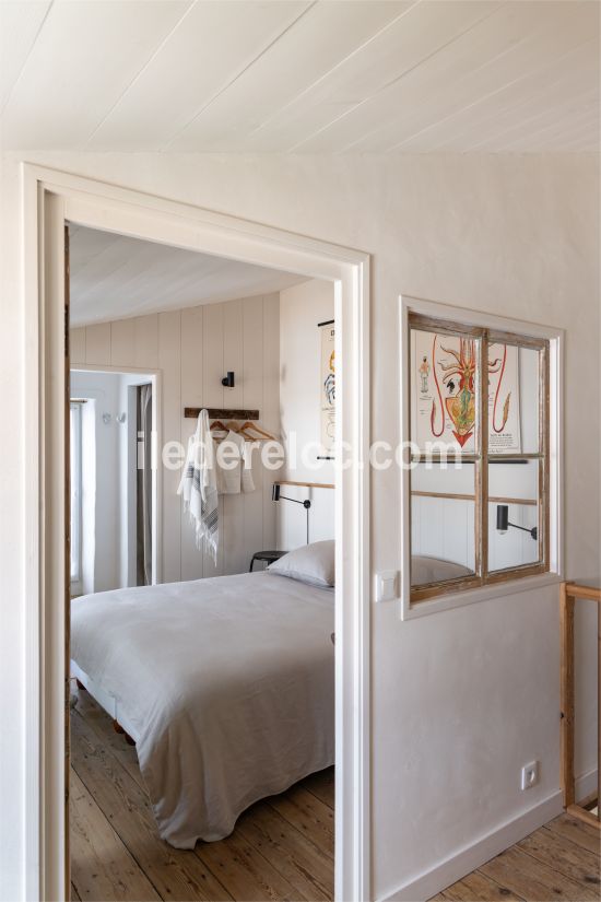 Photo 21 : CHAMBRE d'une maison situ&eacute;e &agrave; Ars en R&eacute;, &icirc;le de R&eacute;.