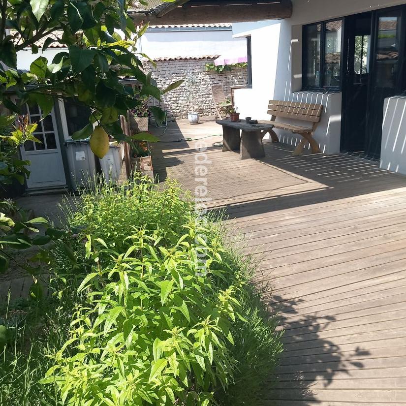 Photo 2 : TERRASSE d'une maison située à Rivedoux-Plage, île de Ré.
