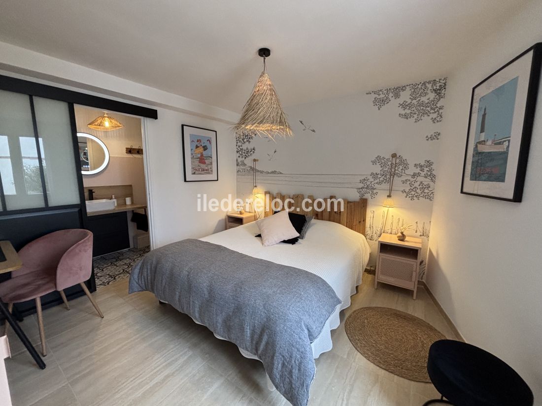 Photo 23 : CHAMBRE d'une maison située à Le Bois-Plage-en-Ré, île de Ré.