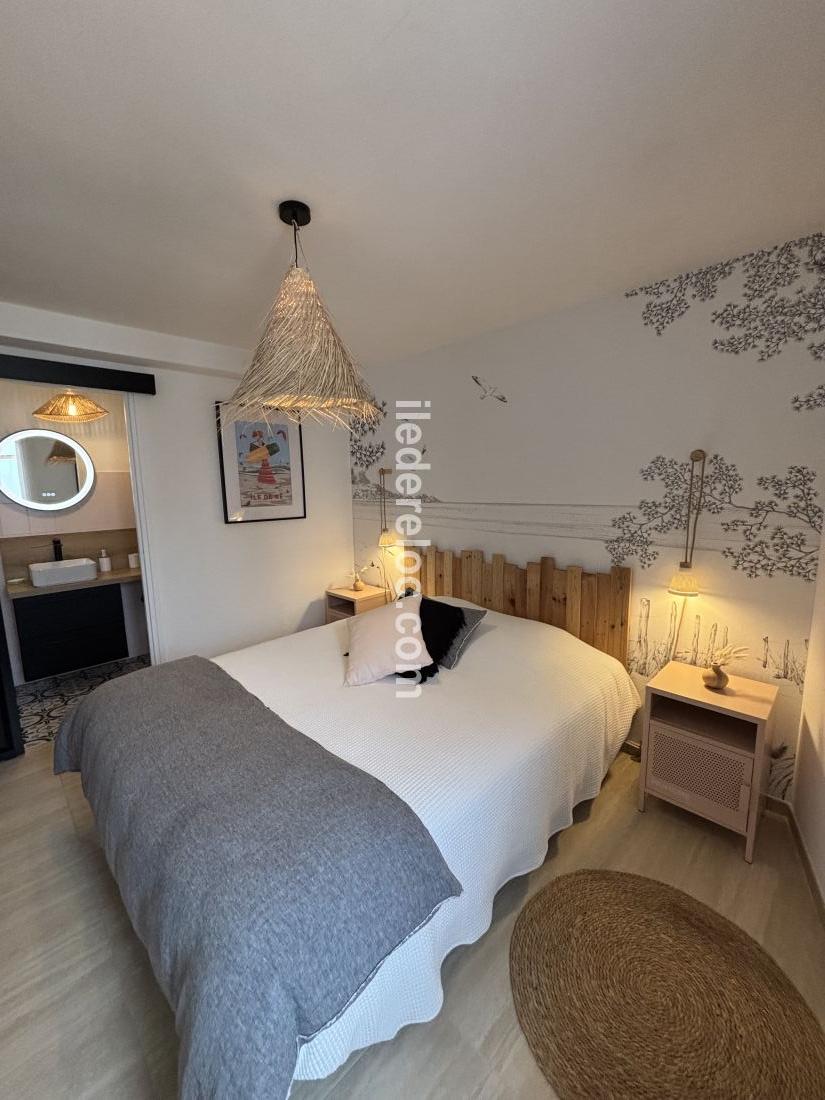 Photo 25 : CHAMBRE d'une maison située à Le Bois-Plage-en-Ré, île de Ré.
