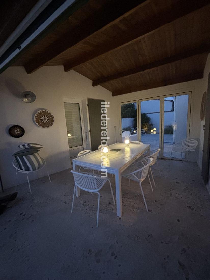 Photo 39 : TERRASSE d'une maison située à Le Bois-Plage-en-Ré, île de Ré.