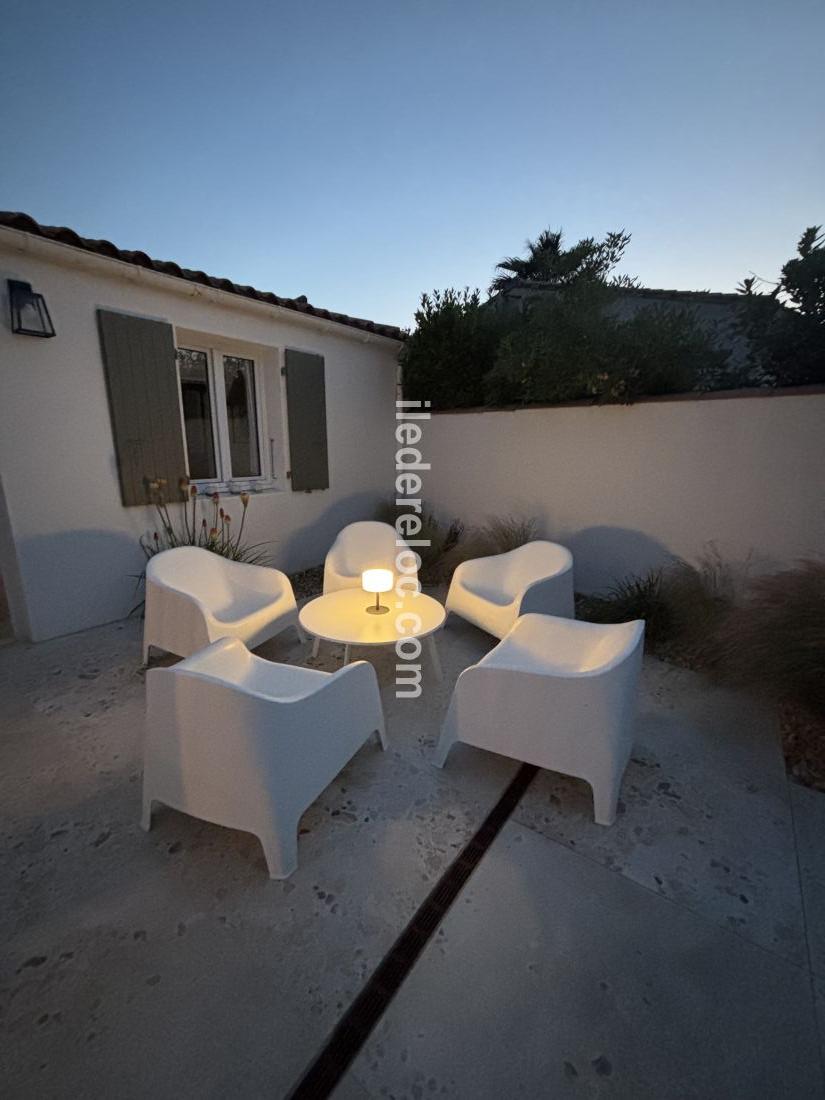 Photo 38 : PATIO d'une maison située à Le Bois-Plage-en-Ré, île de Ré.