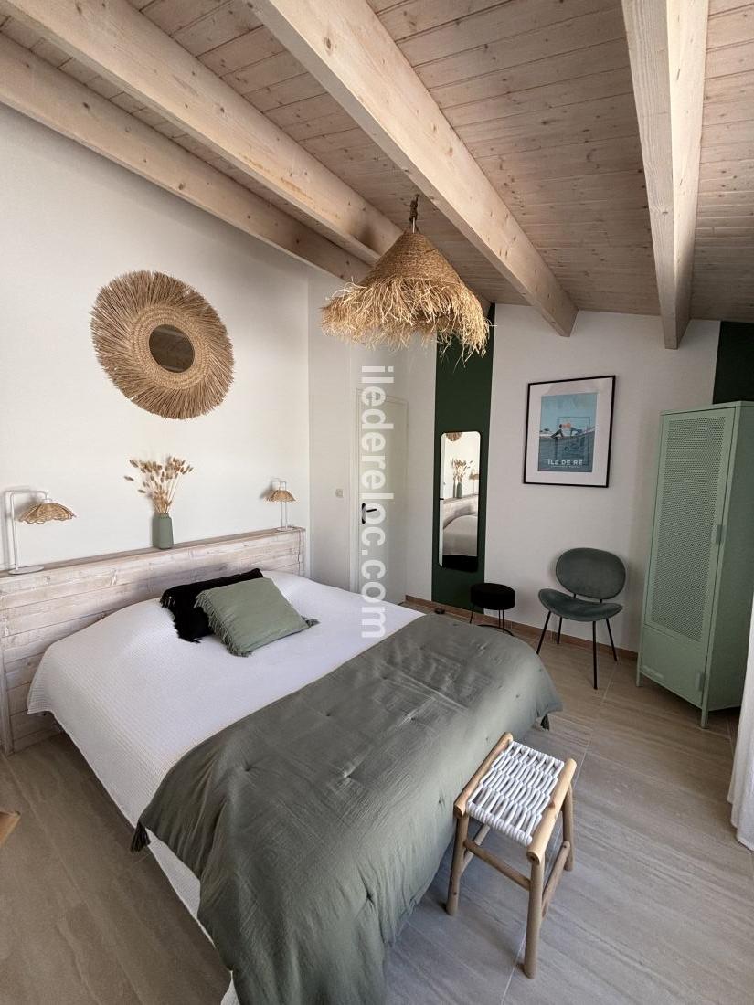 Photo 14 : CHAMBRE d'une maison située à Le Bois-Plage-en-Ré, île de Ré.