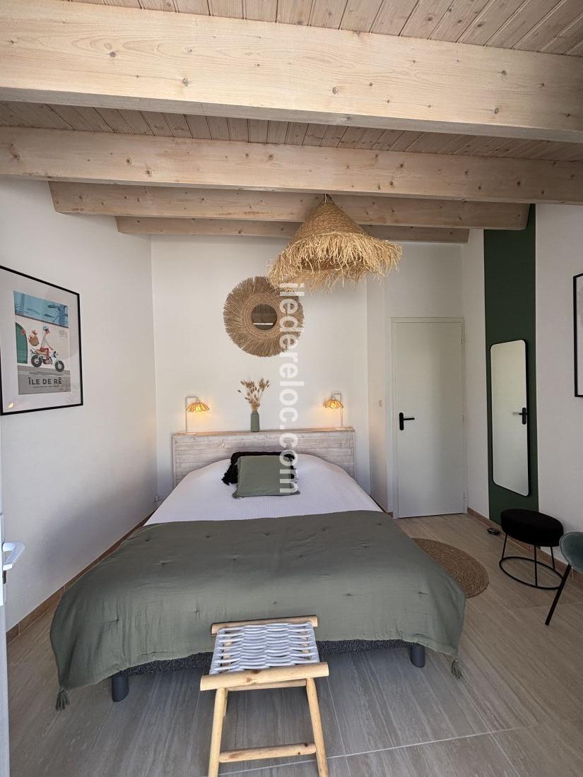 Photo 13 : CHAMBRE d'une maison située à Le Bois-Plage-en-Ré, île de Ré.