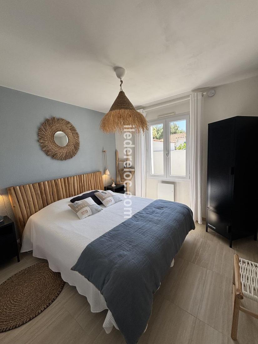 Photo 15 : CHAMBRE d'une maison située à Le Bois-Plage-en-Ré, île de Ré.
