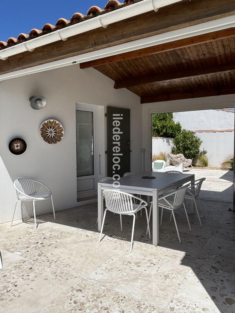 Photo 34 : TERRASSE d'une maison située à Le Bois-Plage-en-Ré, île de Ré.