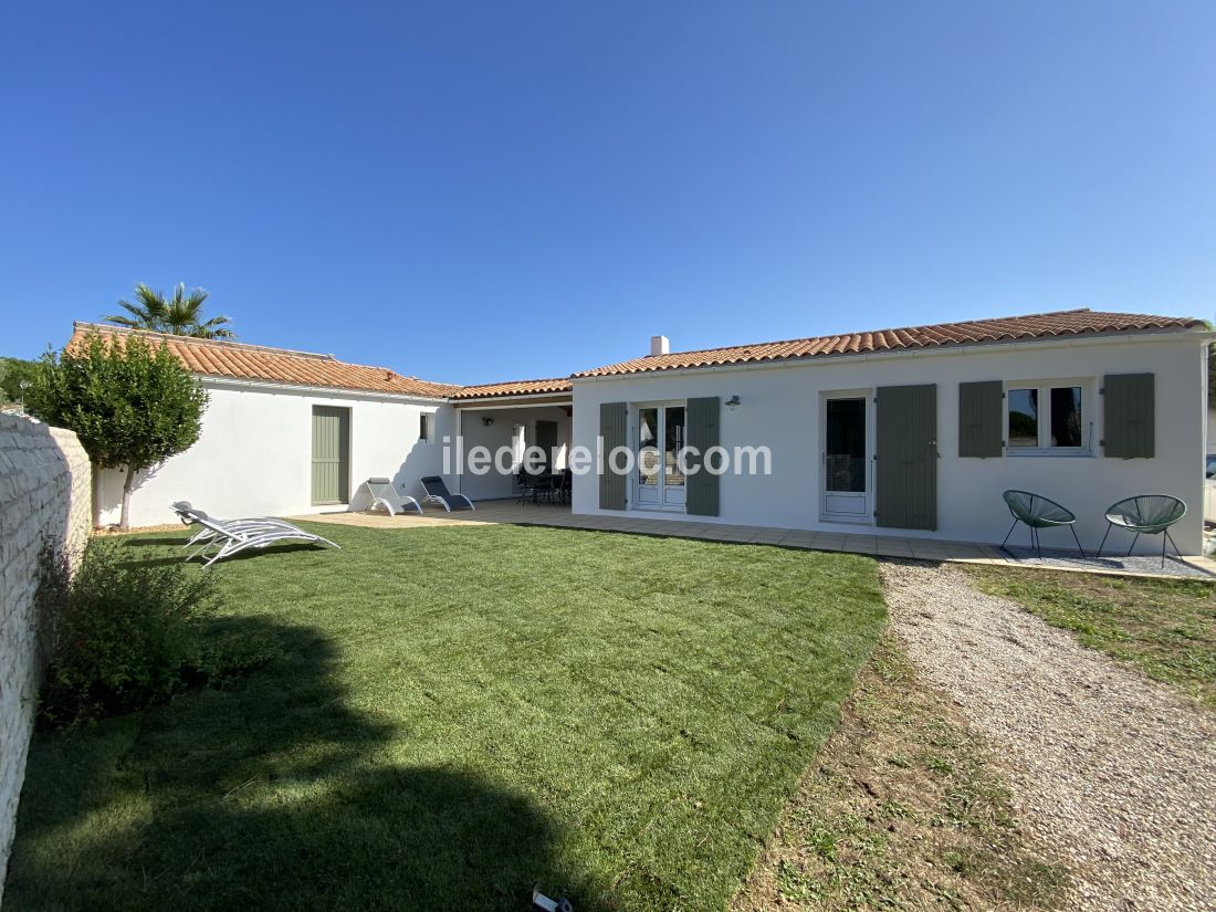 Photo 1 : EXTERIEUR d'une maison située à Le Bois-Plage-en-Ré, île de Ré.