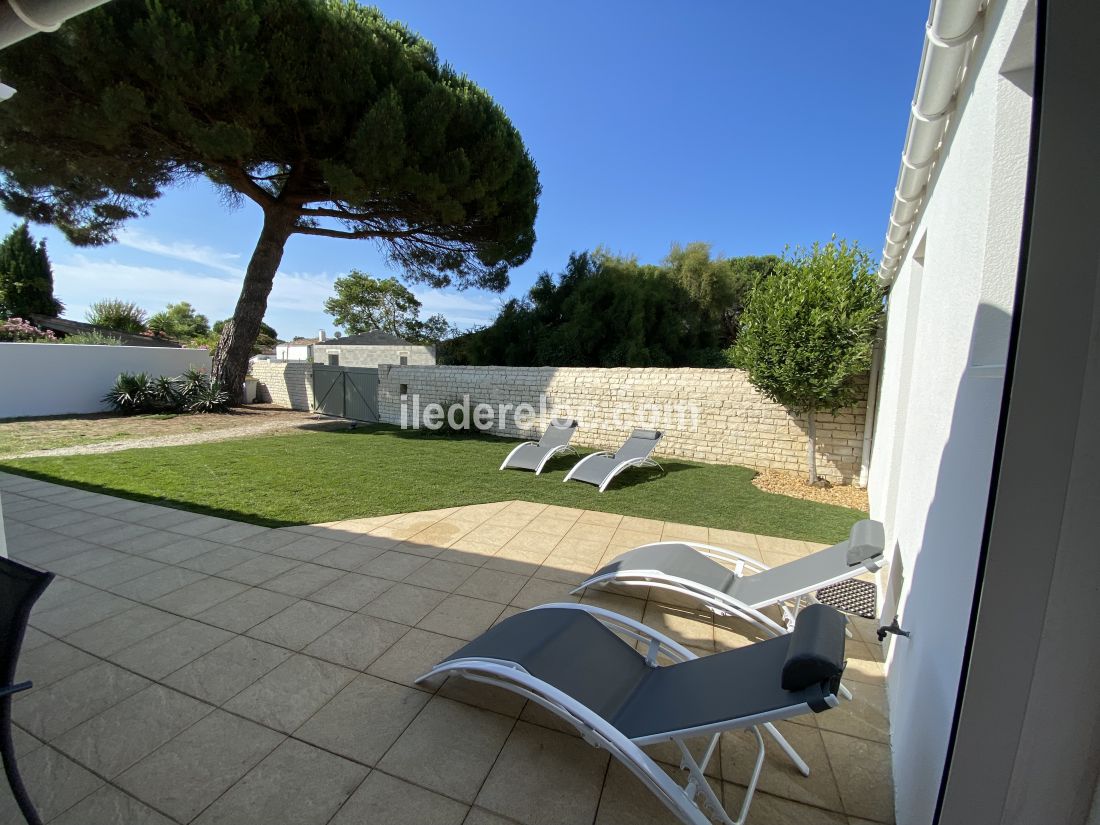 Photo 2 : JARDIN d'une maison située à Le Bois-Plage-en-Ré, île de Ré.