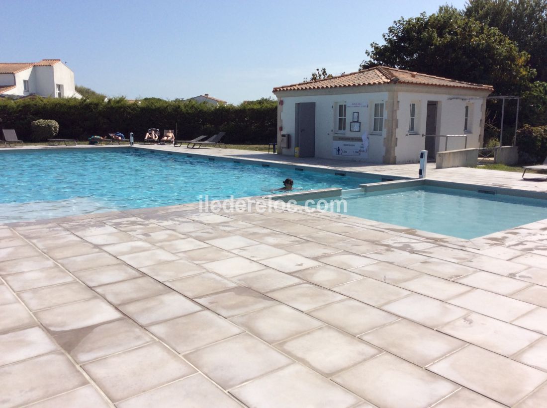 Photo 2 : PISCINE d'une maison située à Ars en Ré, île de Ré.