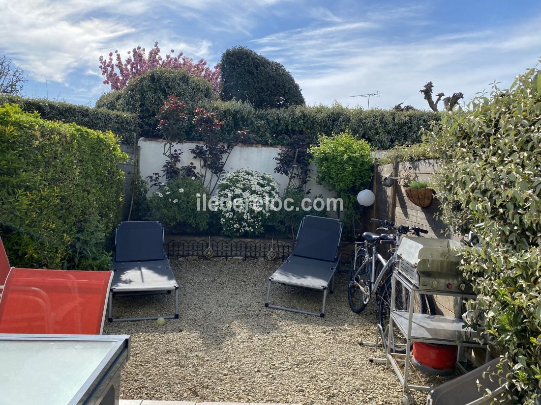 Photo 1 : JARDIN d'une maison située à Ars en Ré, île de Ré.