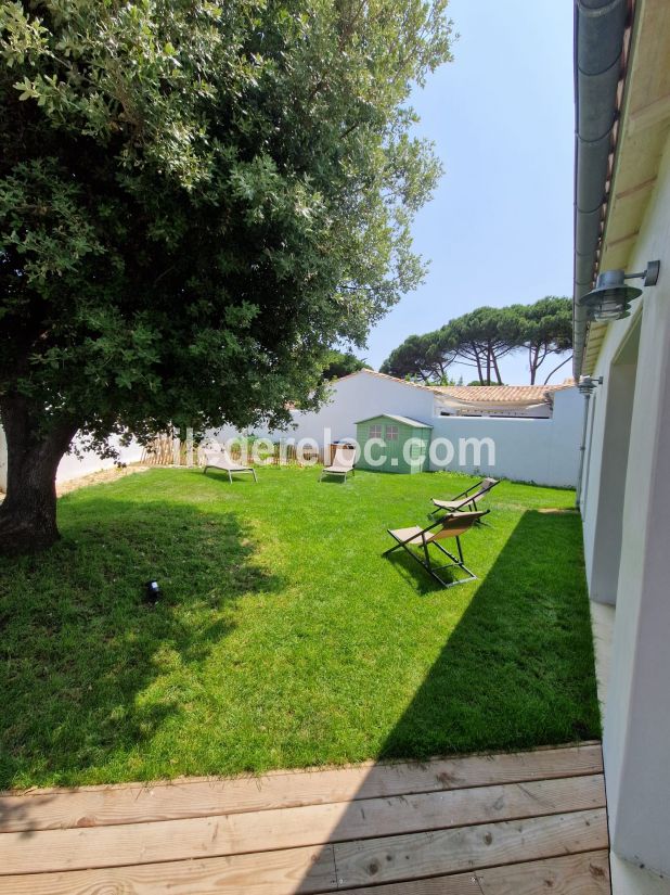 Photo 16 : JARDIN d'une maison située à Le Bois-Plage-en-Ré, île de Ré.