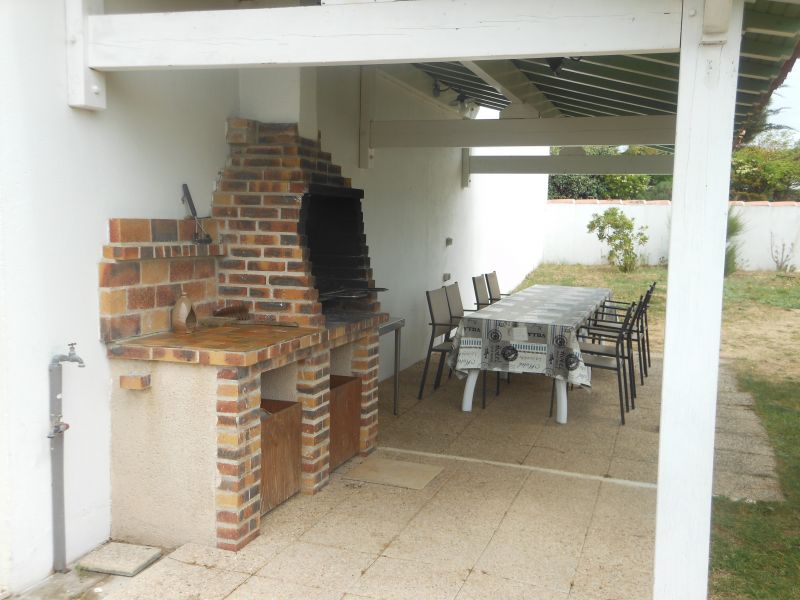 Photo 2 : TERRASSE d'une maison située à Sainte-Marie-de-Ré, île de Ré.